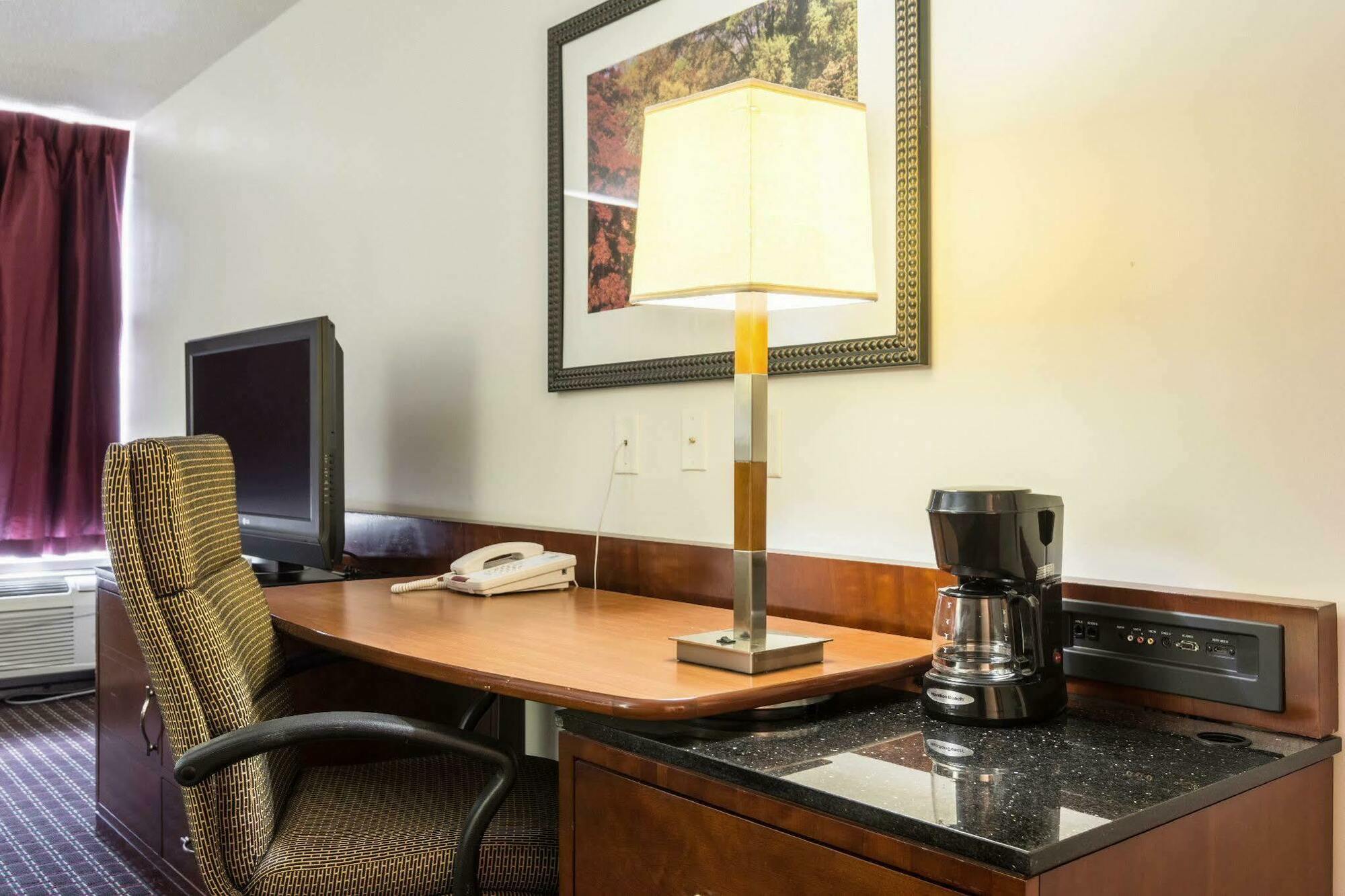 Days Inn By Wyndham Hartsfield Jackson Atlanta Airport West College Park Bagian luar foto